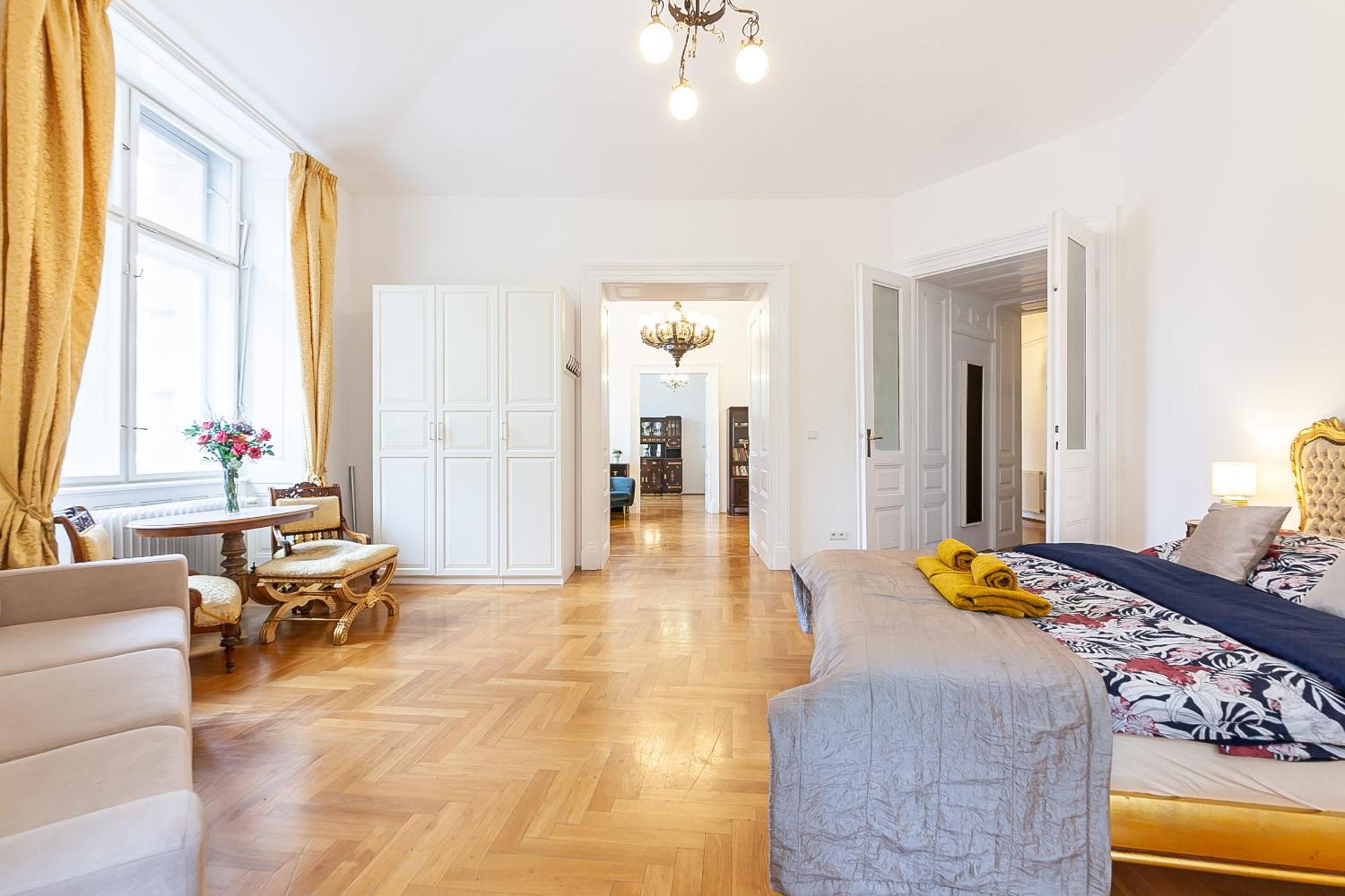 Apartment Royal Apartment By Charles Bridge View Of Saint Nicholas Church Prag